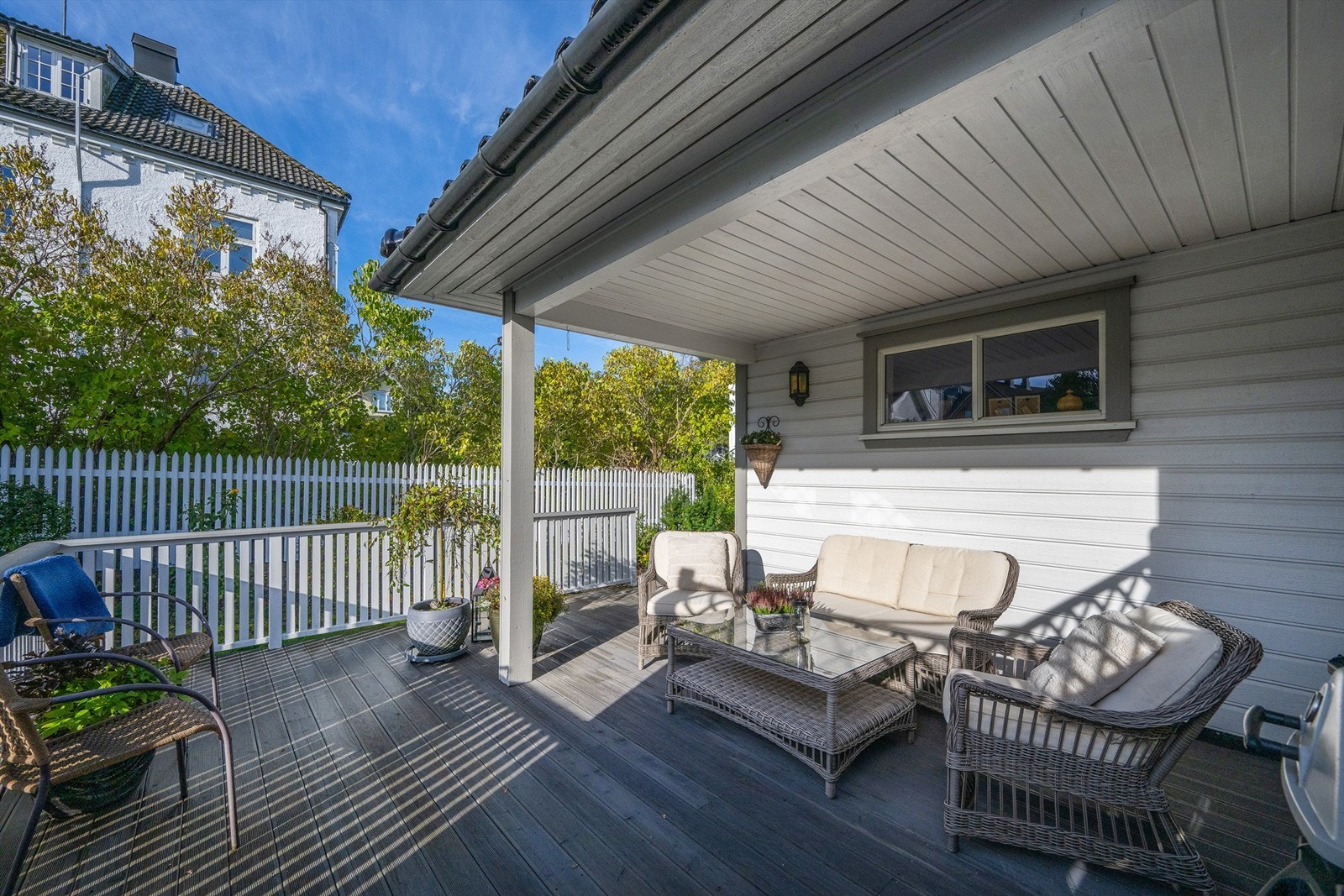 Delvis overbygget terrasse Galleribilde