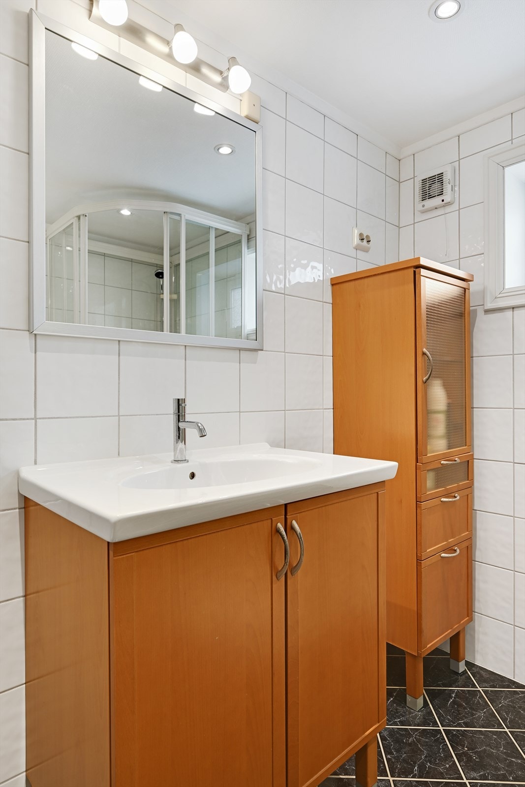 Baderom i hybel Galleribilde