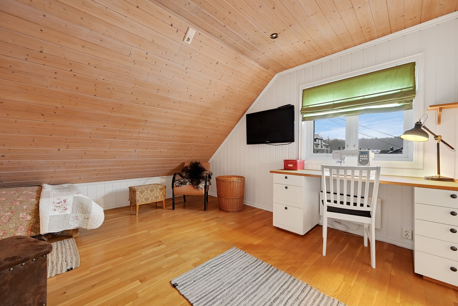 Det er 3 gode soverom i 2. etasje Galleribilde