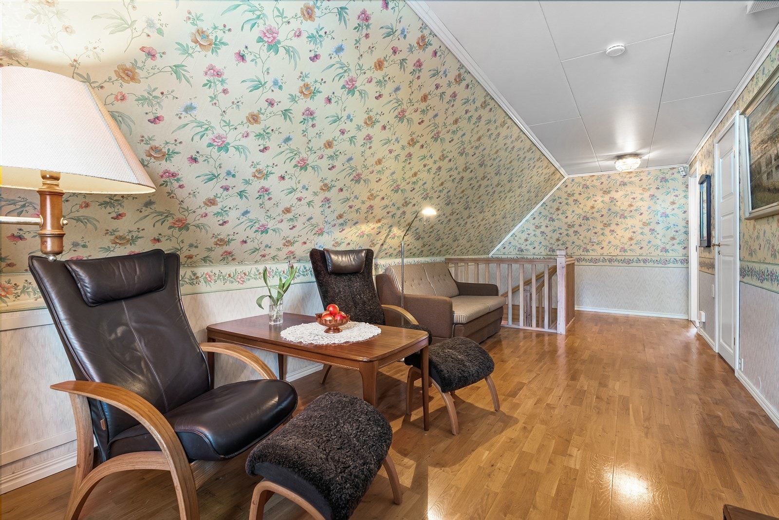 Trappeadkomst til boligens andre etasje Galleribilde