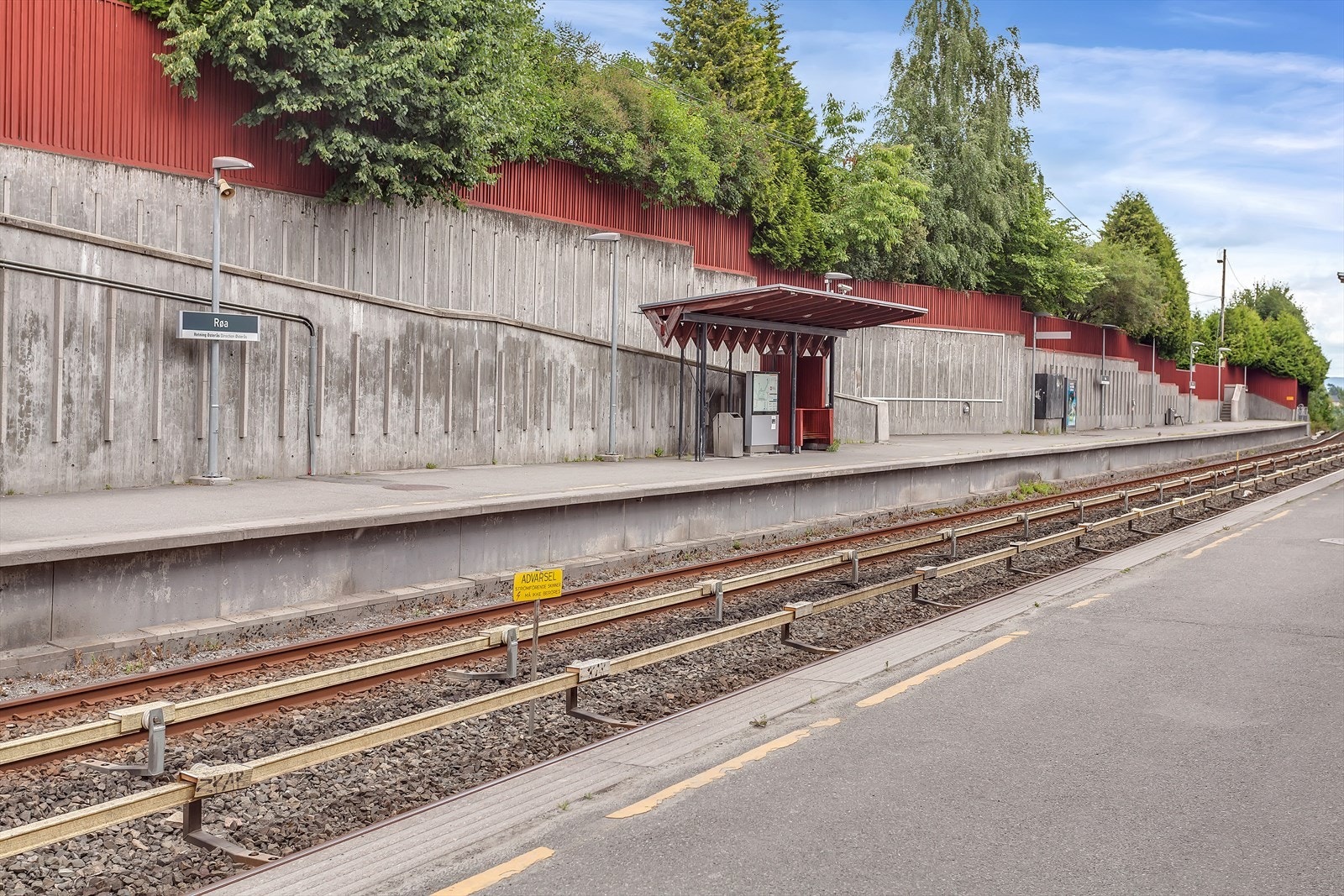 Røa T-bane ligger rundt 5 minutter unna. Det tar ca 11 min ned til Majorstuen Galleribilde