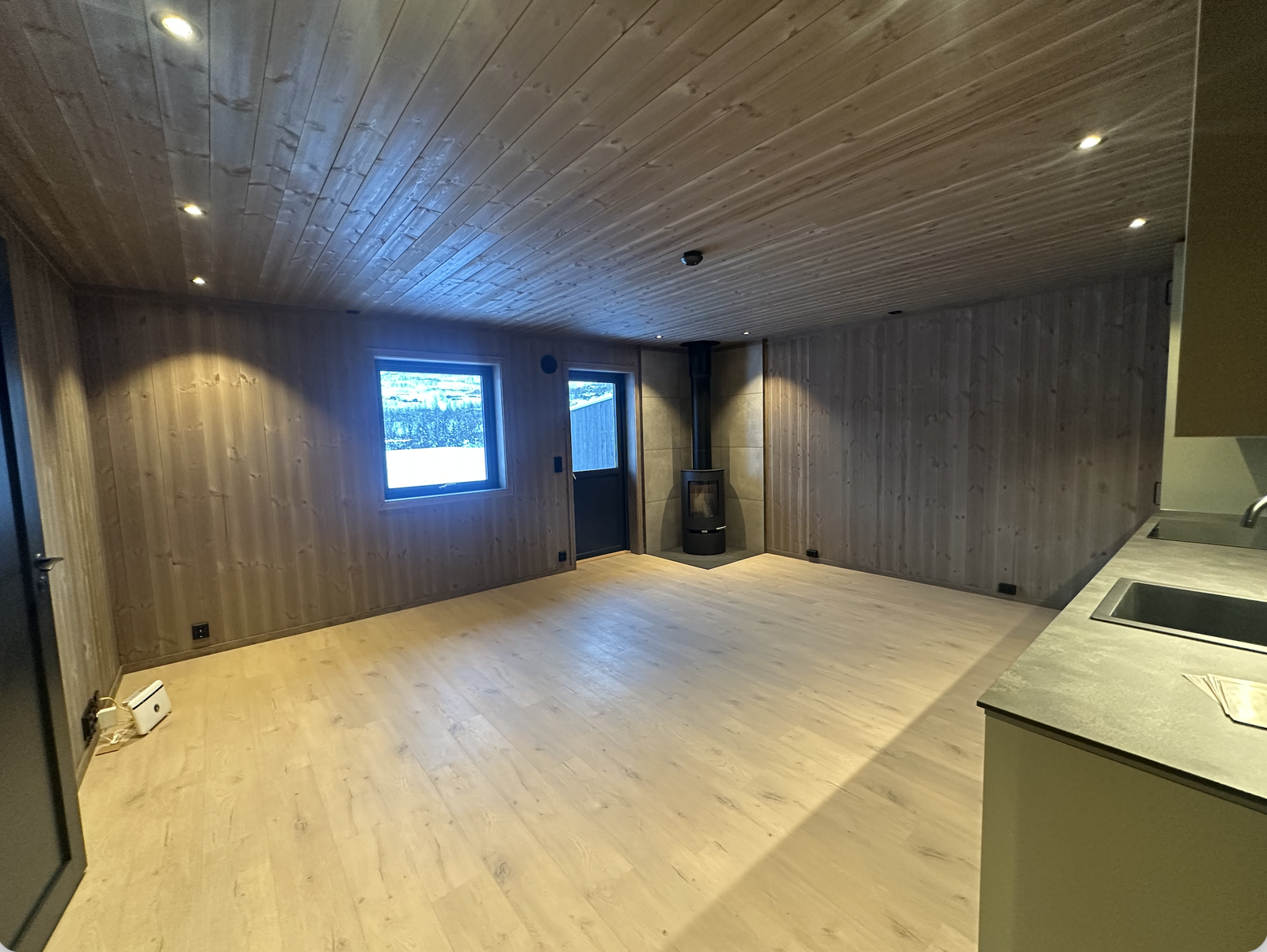 Peis/spiseplass/stue Galleribilde