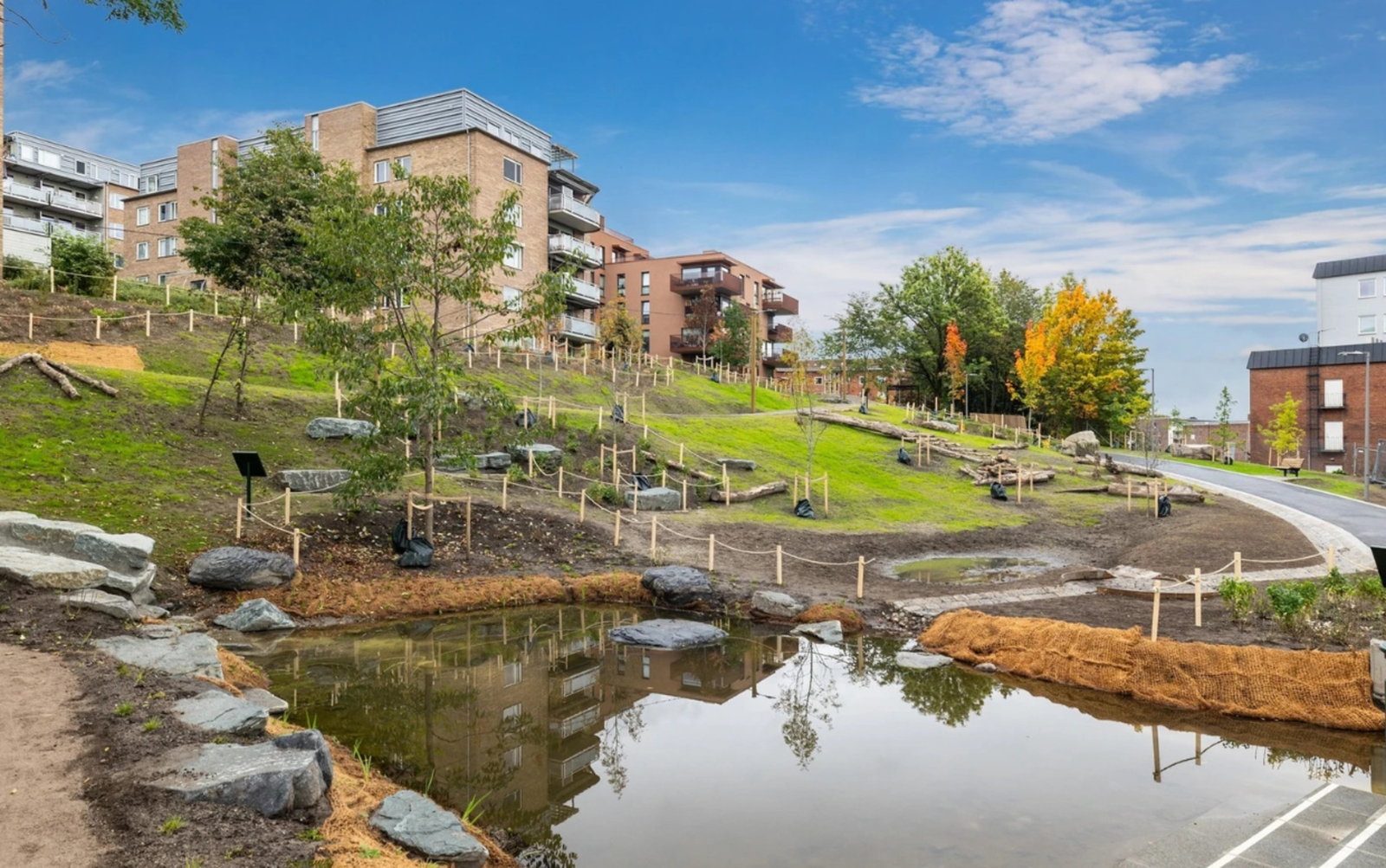Østre parkdrag, som ligger rett i nærheten ble et vellykket og etterlengtet prosjekt med bl.a. Barnas naturpark, flotte grillplasser og sittegrupper. Galleribilde