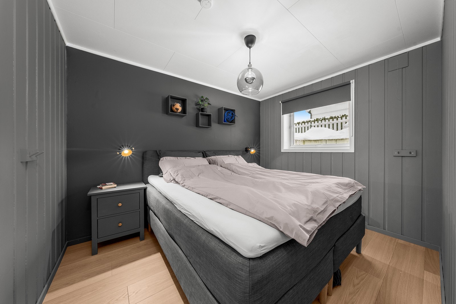 Hovedsoverommet er romslig og har god plass til dobbeltseng. Galleribilde