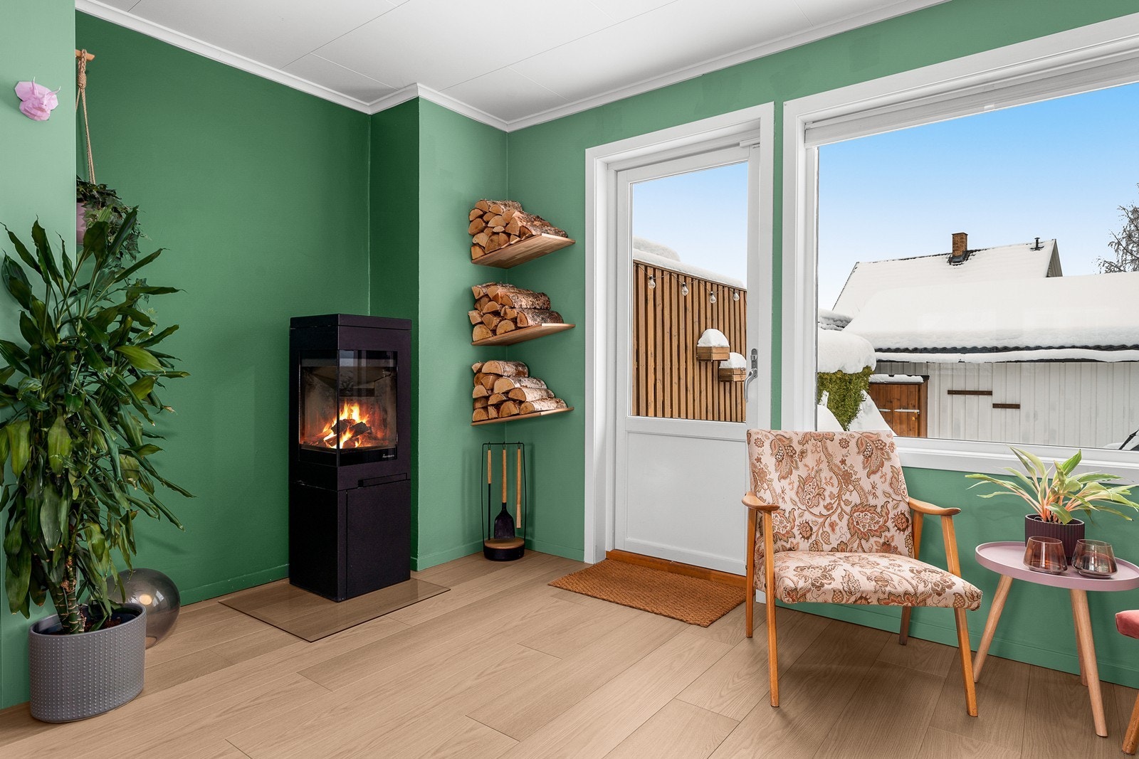 Direkte utgang til den 18 m² store, sydvestvendte verandaen. Galleribilde