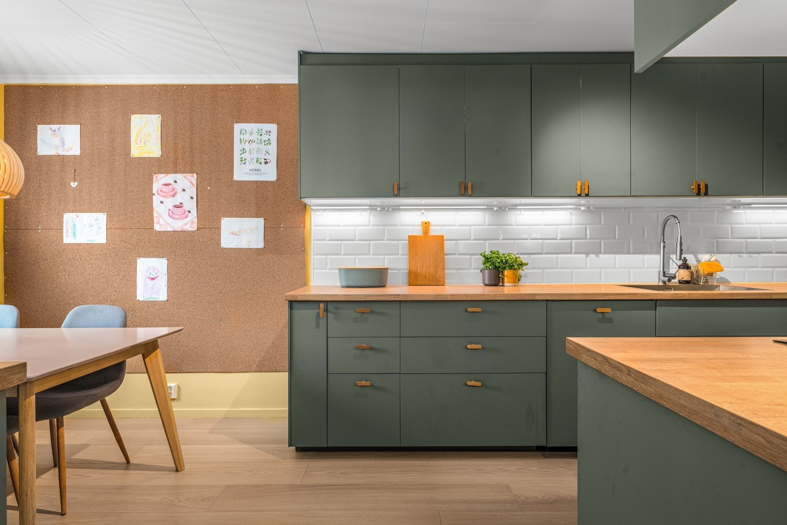 Velkommen til Voldgata 37B, en innholdsrik del av tomannsbolig med garasje. Galleribilde