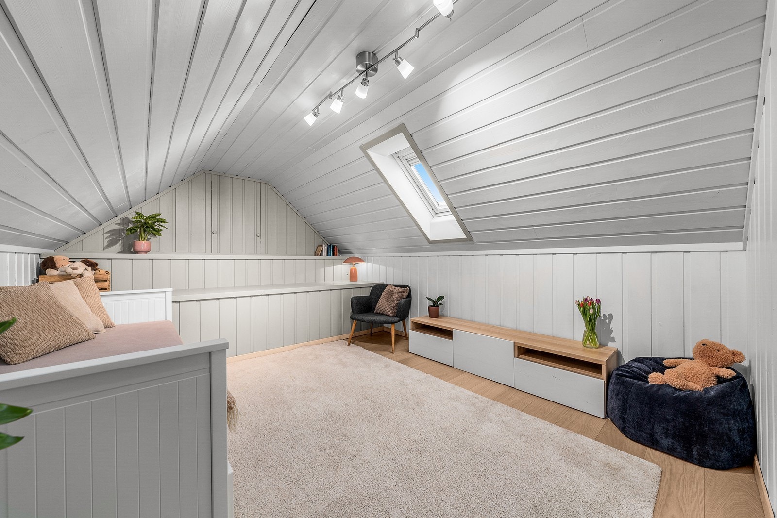 Et Velux takvindu sørger for godt med dagslys. Galleribilde