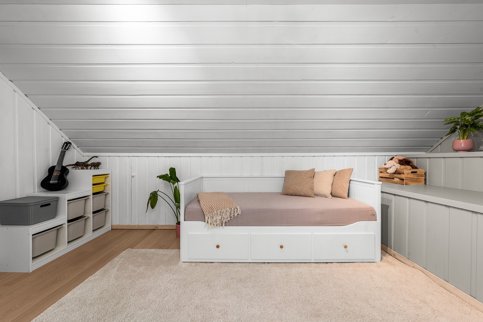 Rommet har god plass til både lek og avslapning. Galleribilde