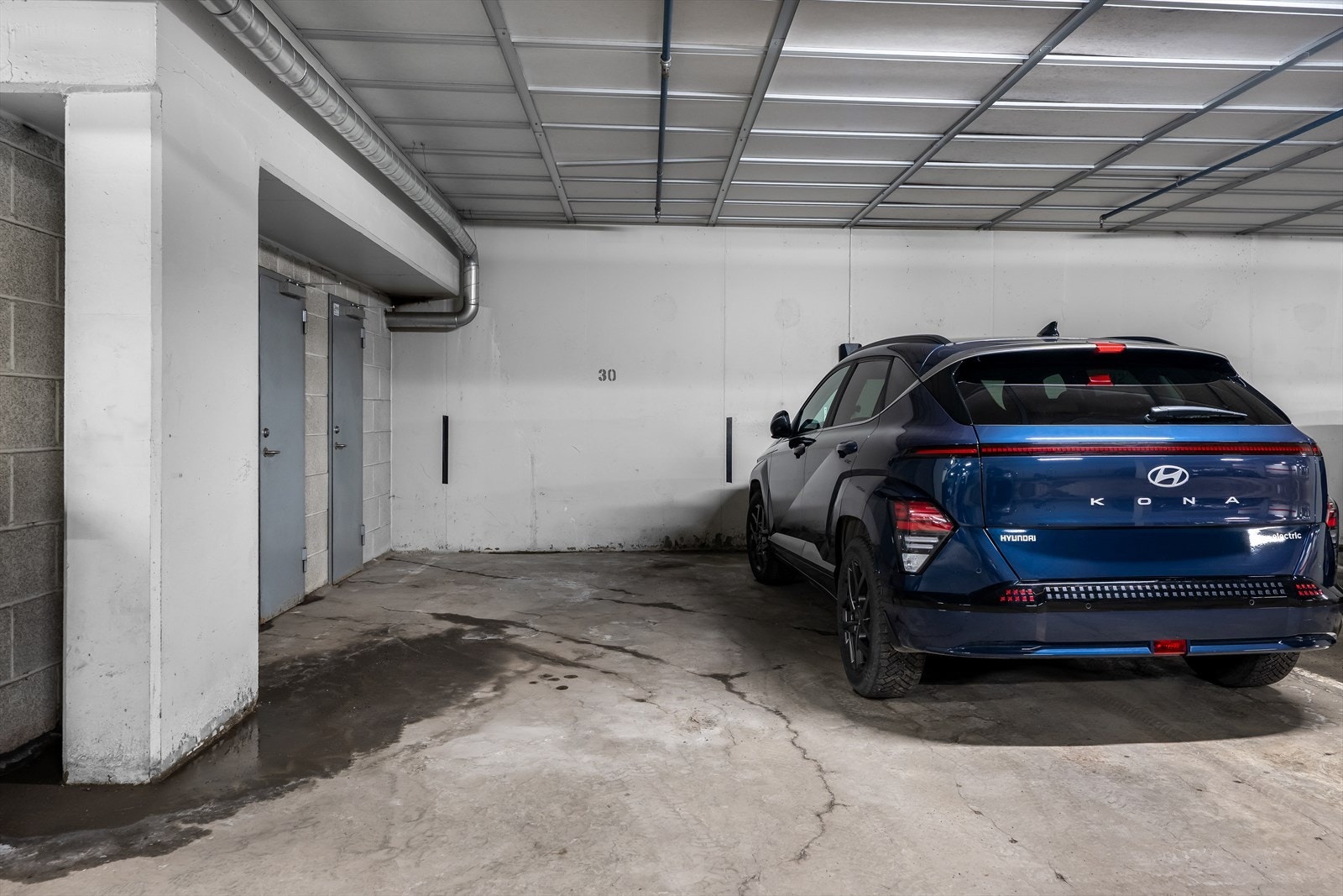 Med leiligheten medfølger det en ekstern bod på ca. 5 kvm og parkeringsplass i garasjekjeller. Galleribilde