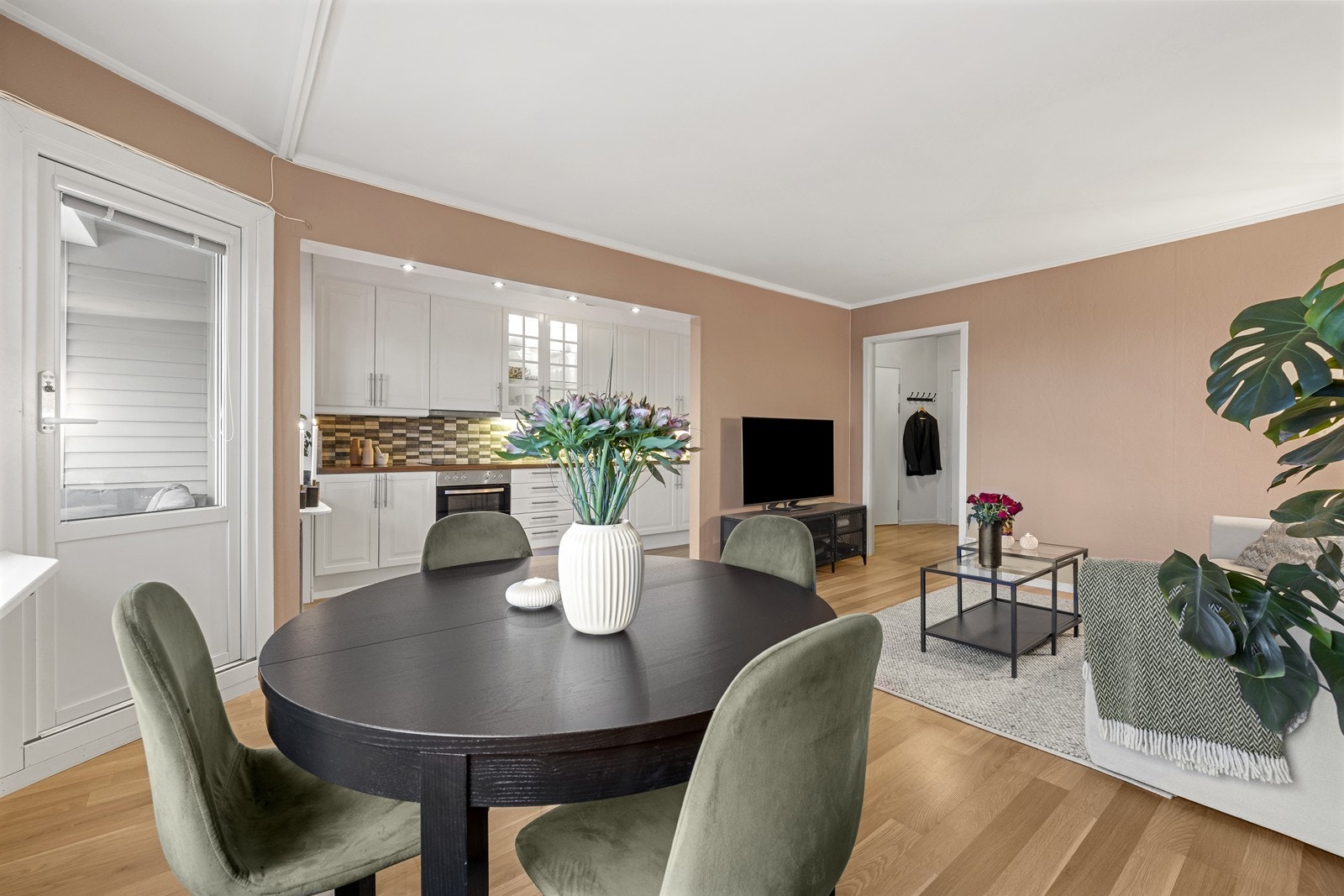 Leiligheten har en innvendig bod, i tillegg til en kjellerbod på 3,8 m². Galleribilde