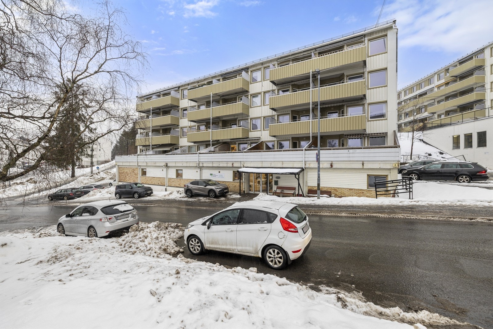 Leiligheten har en attraktiv beliggenhet i et rolig og veletablert boligområde på Oppsaltoppen. Galleribilde