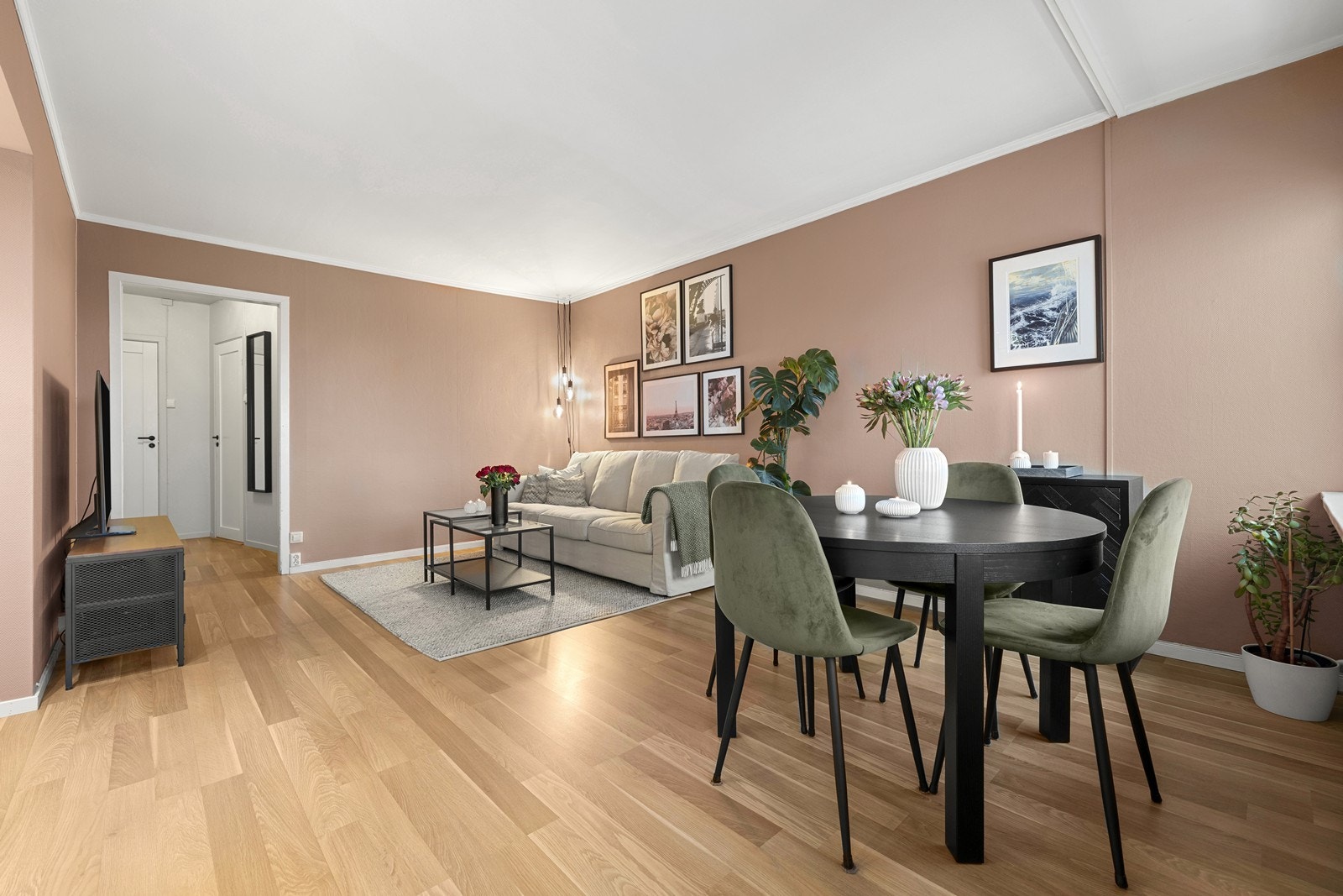 En arealeffektiv planløsning utnytter leilighetens 51 m² bruksareal optimalt. Galleribilde