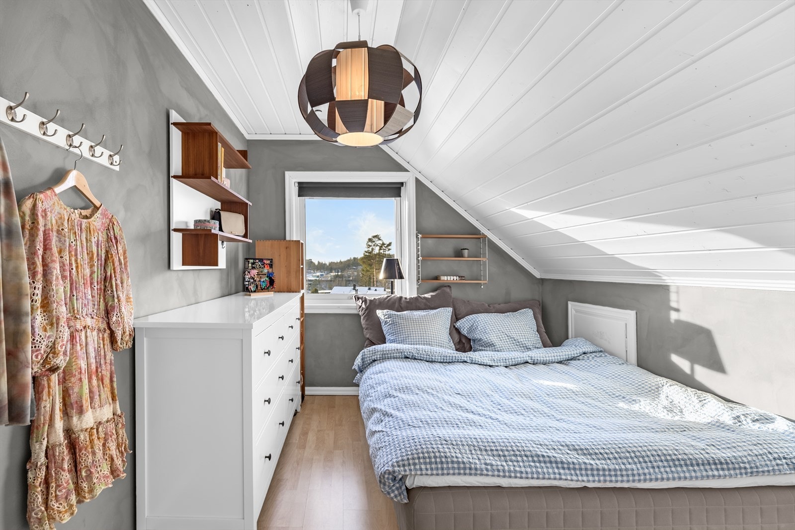 De to andre soverommene i etasjen passer ypperlig som gjesterom, barnerom eller kontor. Galleribilde