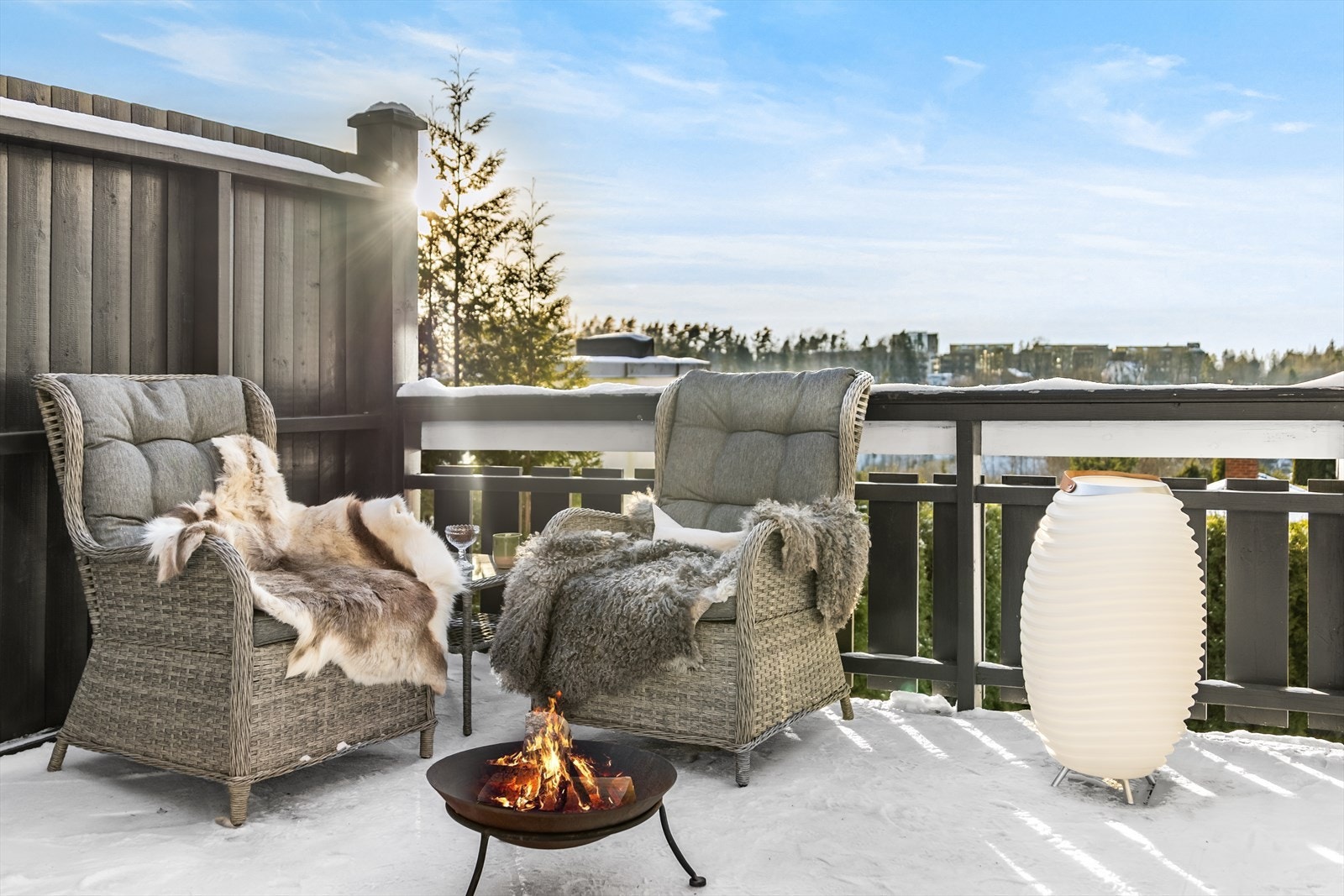 Om sommeren er det nydelig utsyn over de fine, grønne omgivelsene. Galleribilde