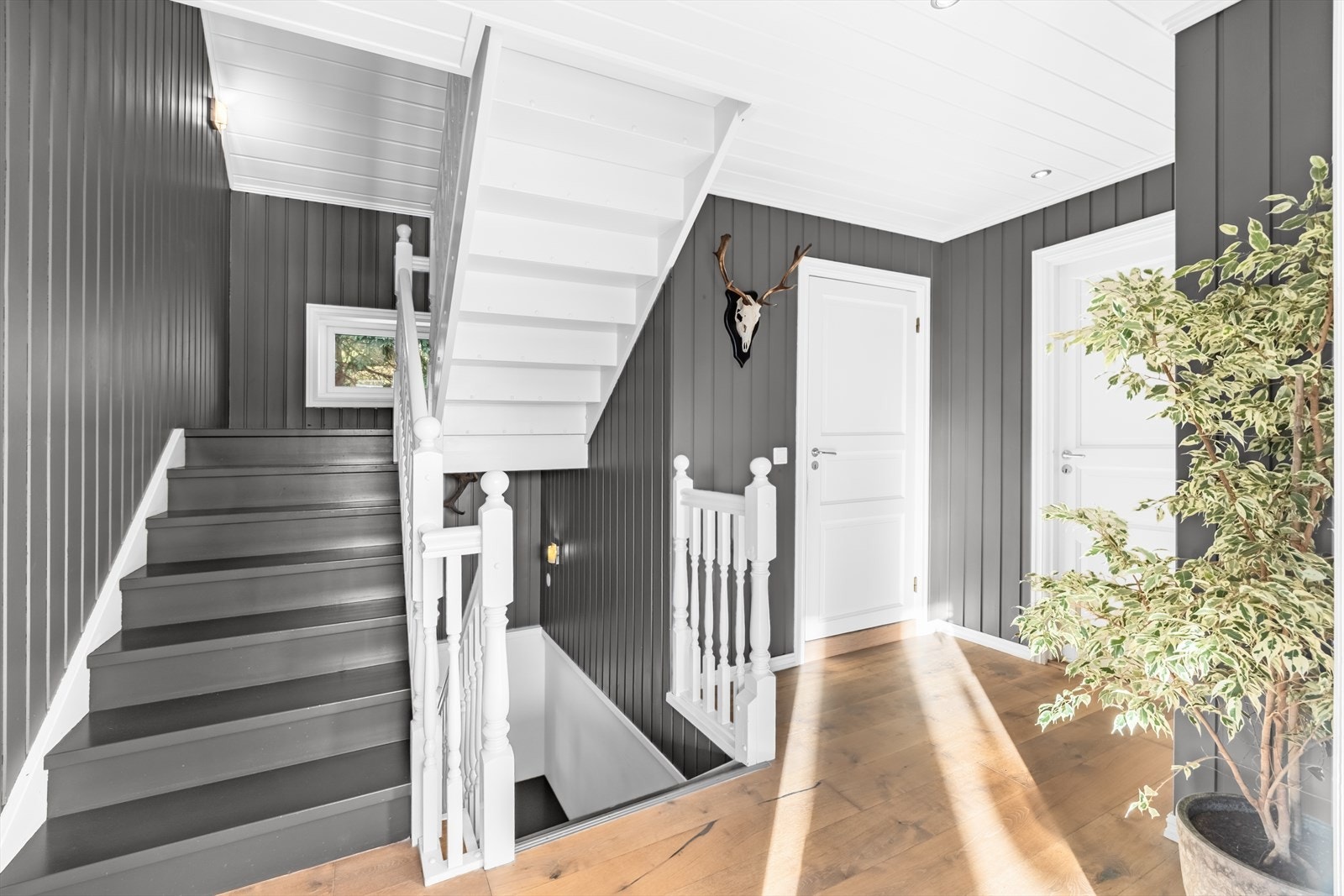 Trappegang 1. etasje. Galleribilde