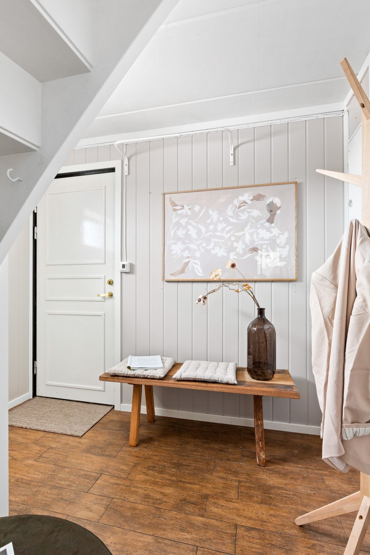 Gangen er flislagt og det er varmekabler. Galleribilde