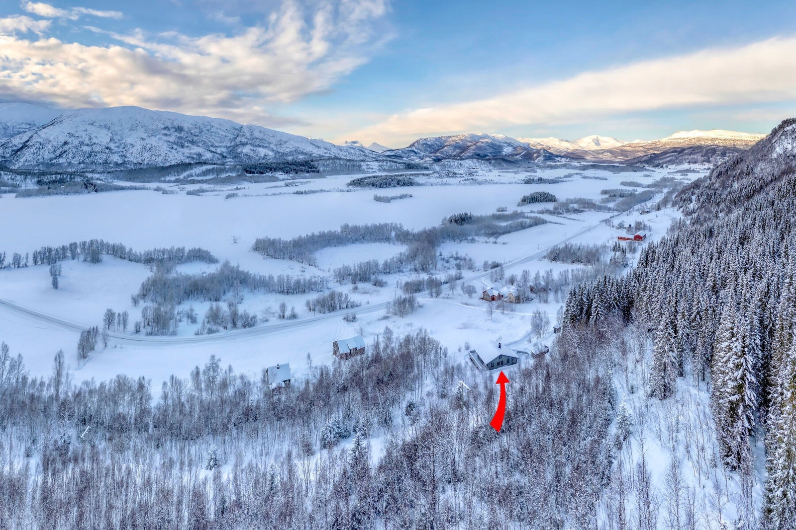 Eiendommen har en meget attraktiv og usjenert plassering Galleribilde