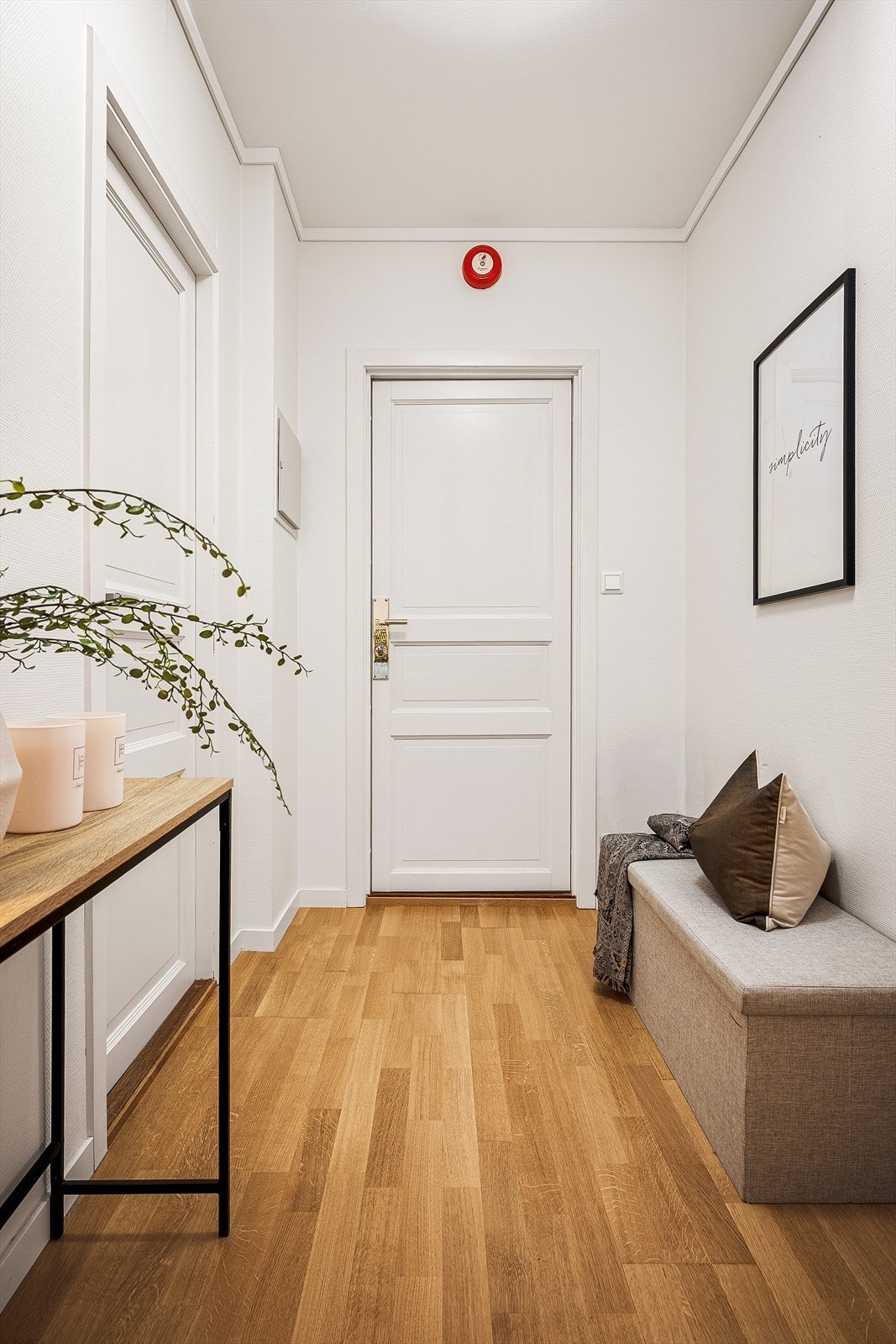 Det første som møter deg er et lyst og innbydende inngangsparti med god takhøyde. Galleribilde