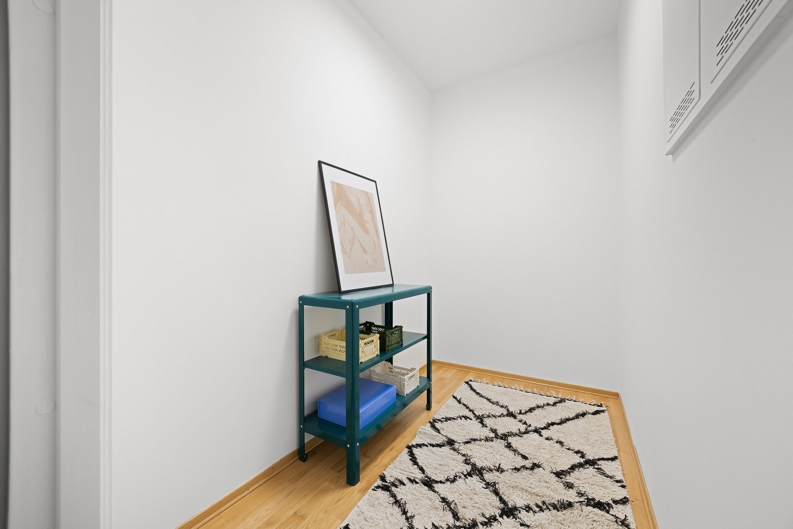 Innvendig bod er superpraktisk for lagring av diverse! Galleribilde