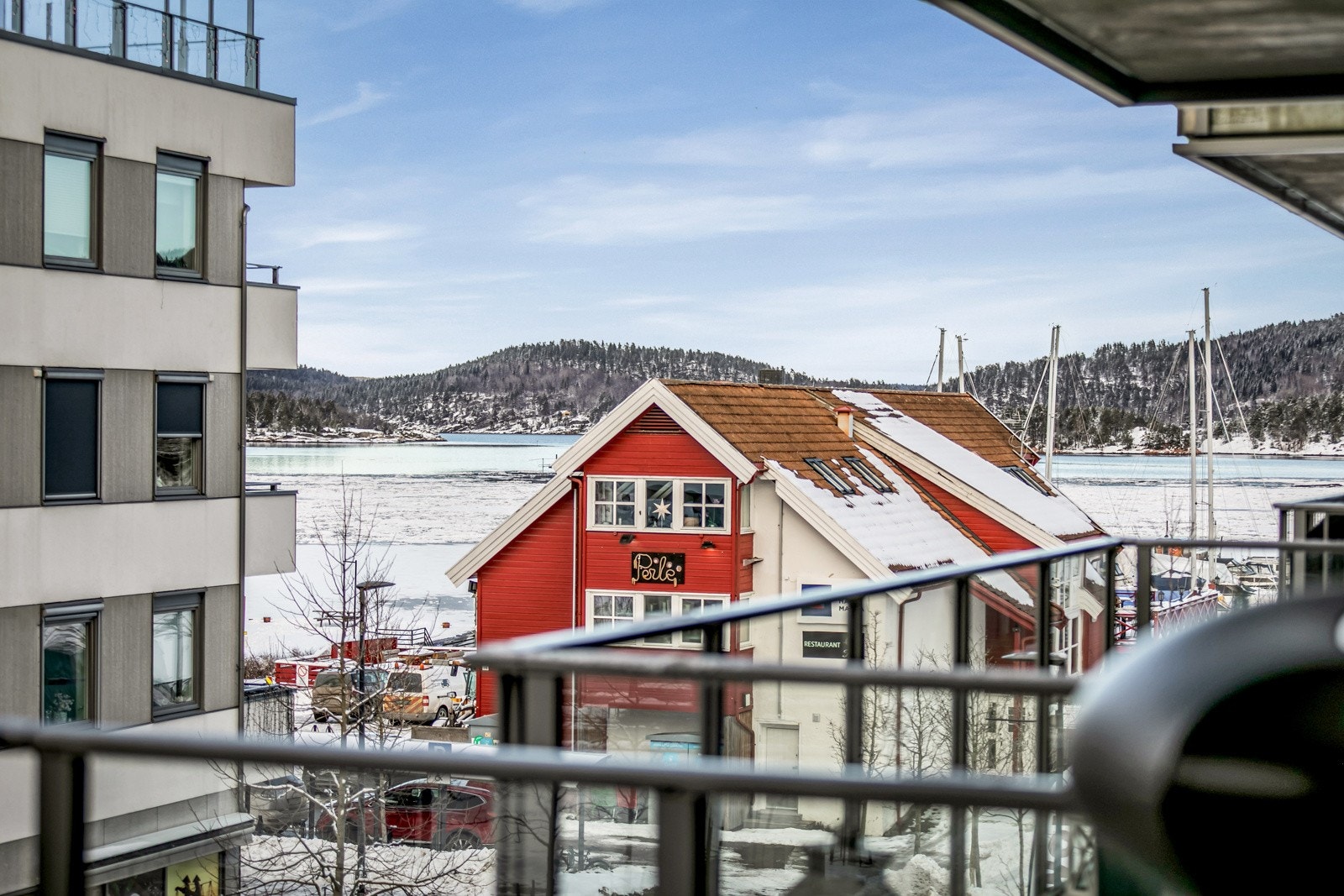 Flott fjordutsikt fra balkongen. Galleribilde