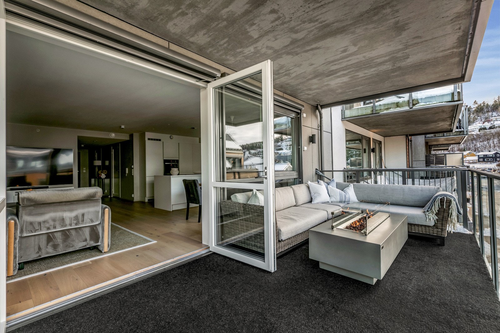 Tofløyet balkongdør som gir en åpen og fin følelse sommerstid. Galleribilde