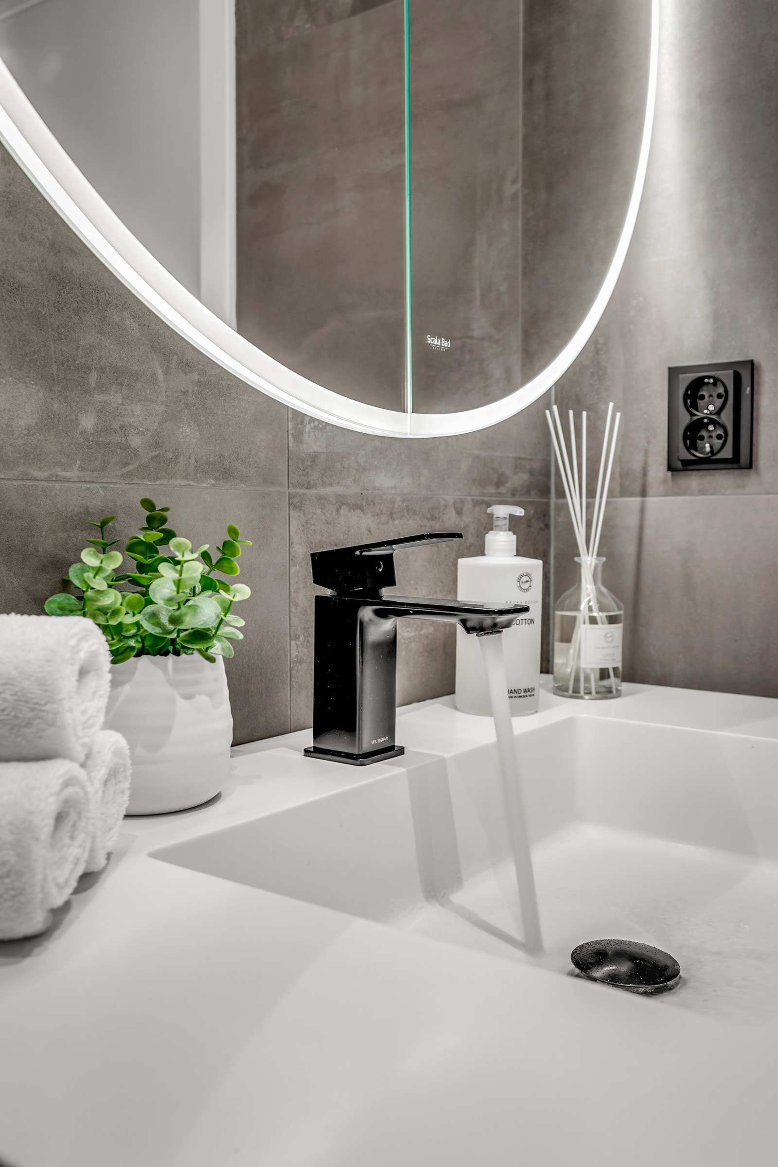 Baderomsinnredning fra Vikingbad og Scala bad. Galleribilde