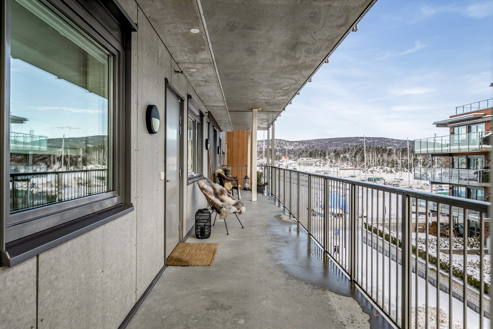 Svalgang ved inngangsparti. Galleribilde