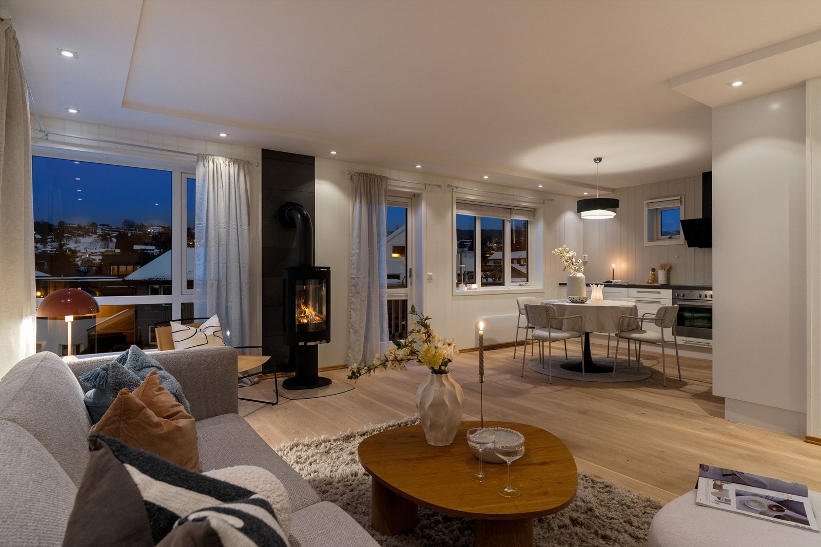 Proaktiv Eiendomsmegling ved Aurora Marie Fredriksen har gleden av å ønske velkommen til Anders Tvereggens veg 11A. Galleribilde