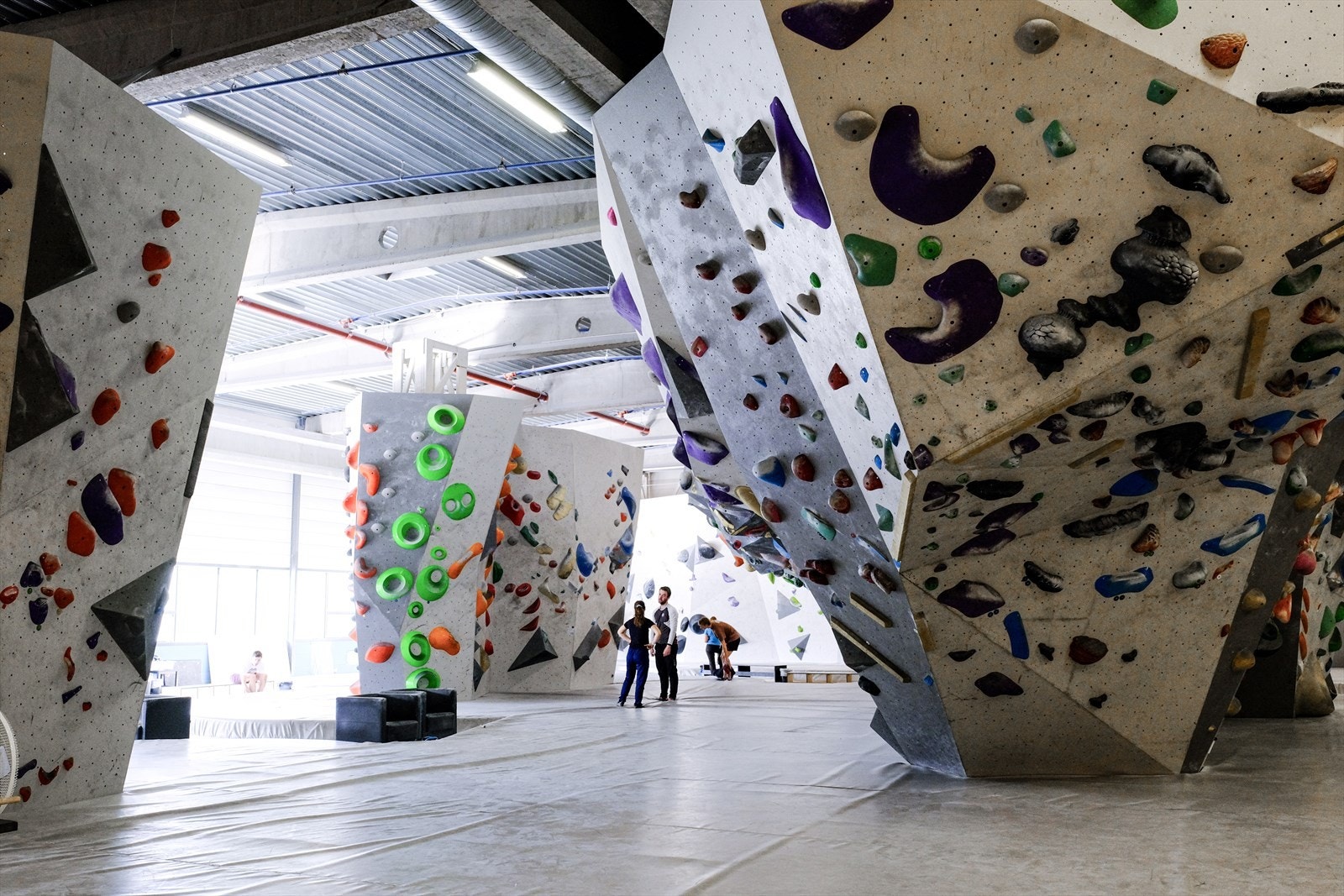 For den treningsglade er det kort vei til et variert tilbud av både innendørs- og utendørsaktiviteter. I nærheten finner du blant annet 3T Fossegrenda, 3T Sluppen, Padelon Fossegrenda og Grip Klatresenter Sluppen. Galleribilde