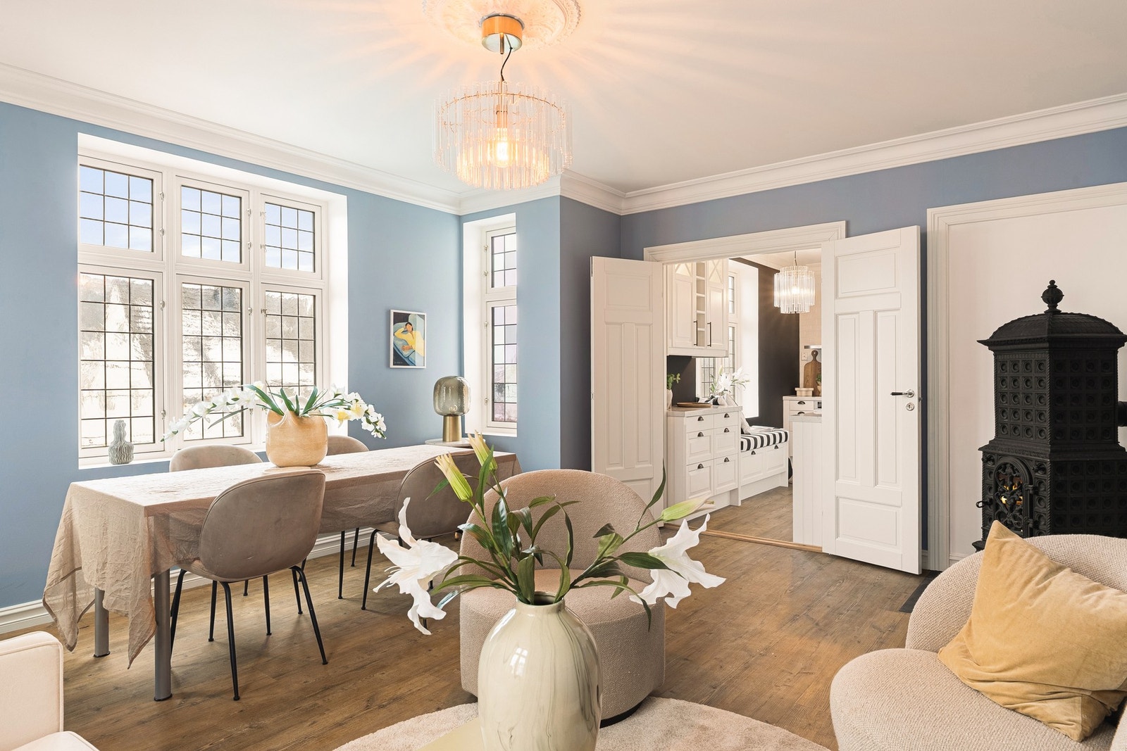 Velkommen til nydelige Haukelandsveien! Her får du en lekker og sjelfull villa med 3 leiligheter. Galleribilde