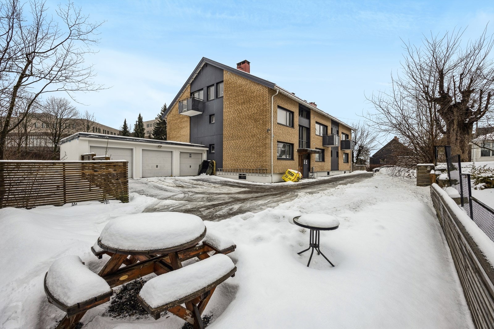 Egen garasjeplass i garasjerekken Galleribilde