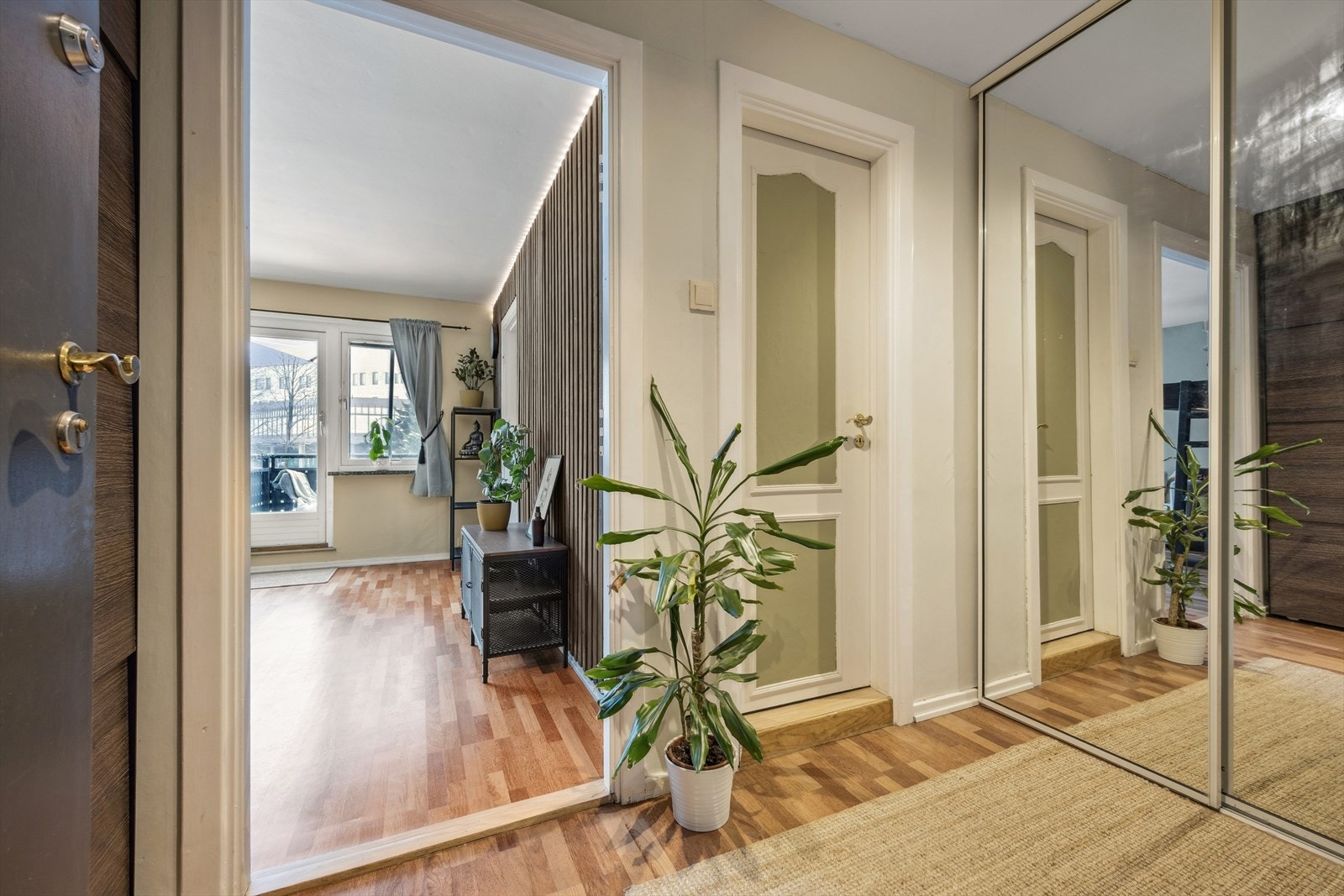 Her er det godt å komme hjem og hyggelig å ønske gjester velkommen Galleribilde