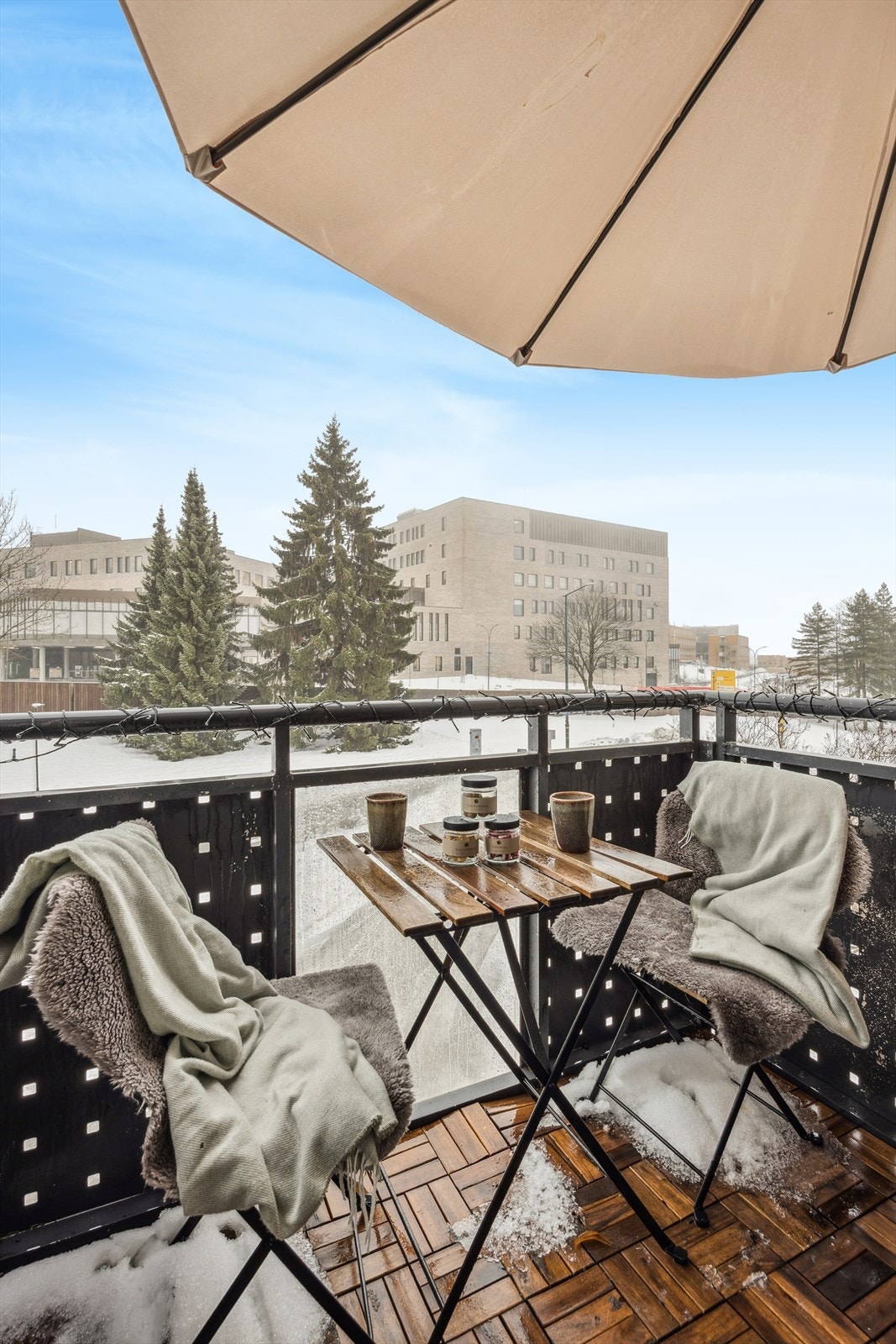 Trygt nabolag og kort vei til BI, Storo Storsenter samt servicetilbud og kollektiv transport Galleribilde