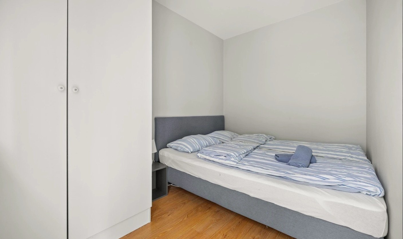 Soverom nummer 2 med plass til garderobe og soverom Galleribilde