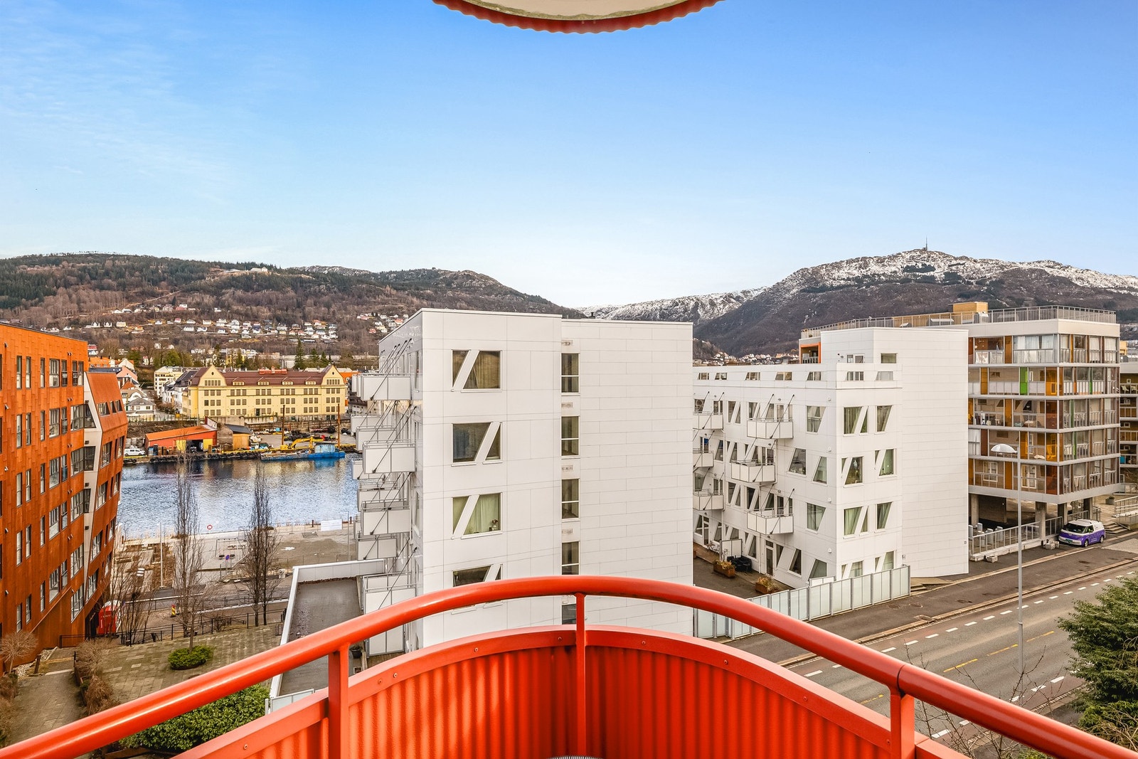 Her har man nydelig utsikt over Ulriken, Vidden og Fløyen Galleribilde