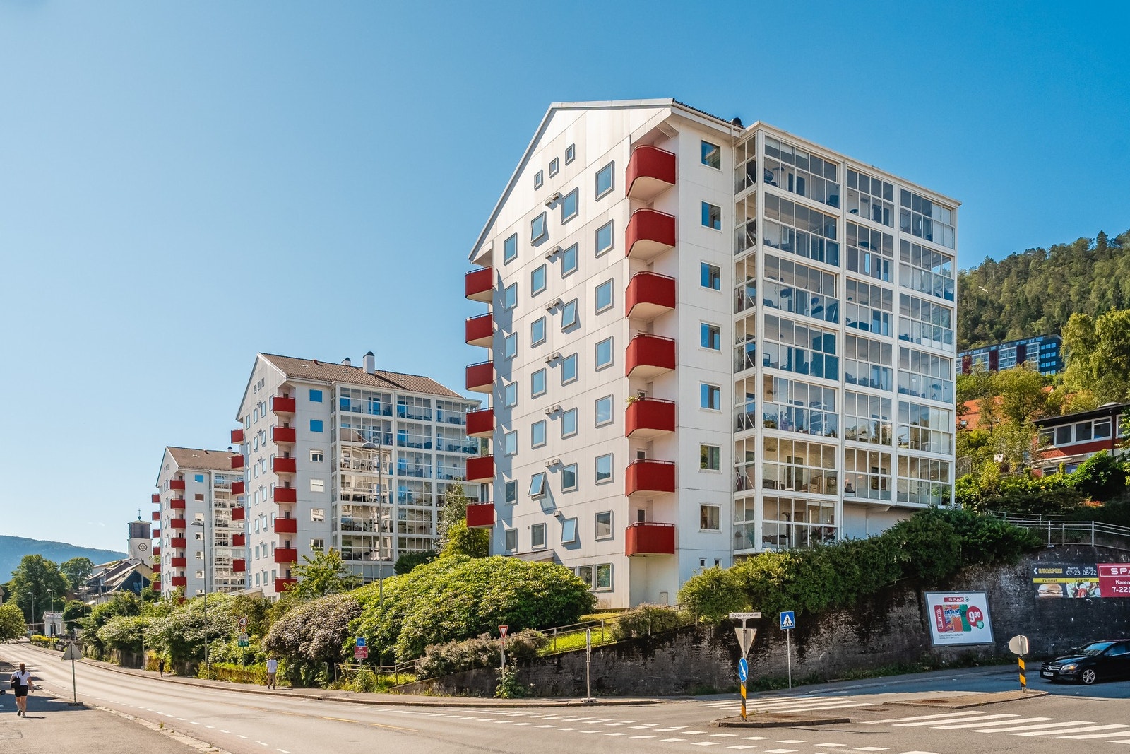 Leiligheten ligger fint til i byggets andre etasje Galleribilde