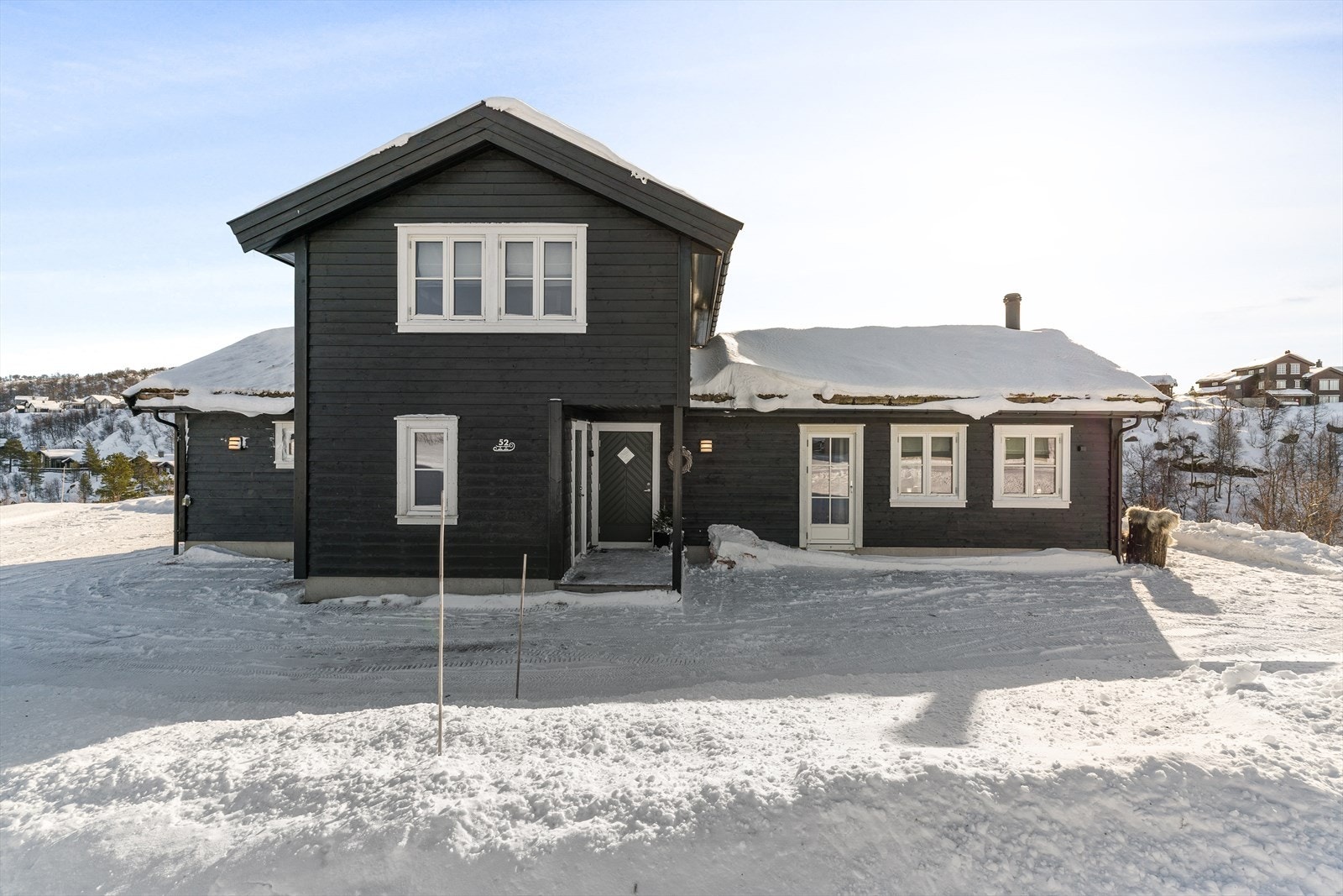 En velkjent modell fra Solhytten med løsninger som fungerer | 4 soverom, 2 stuer, 2 bad og gjennomgående lekker standard. Galleribilde