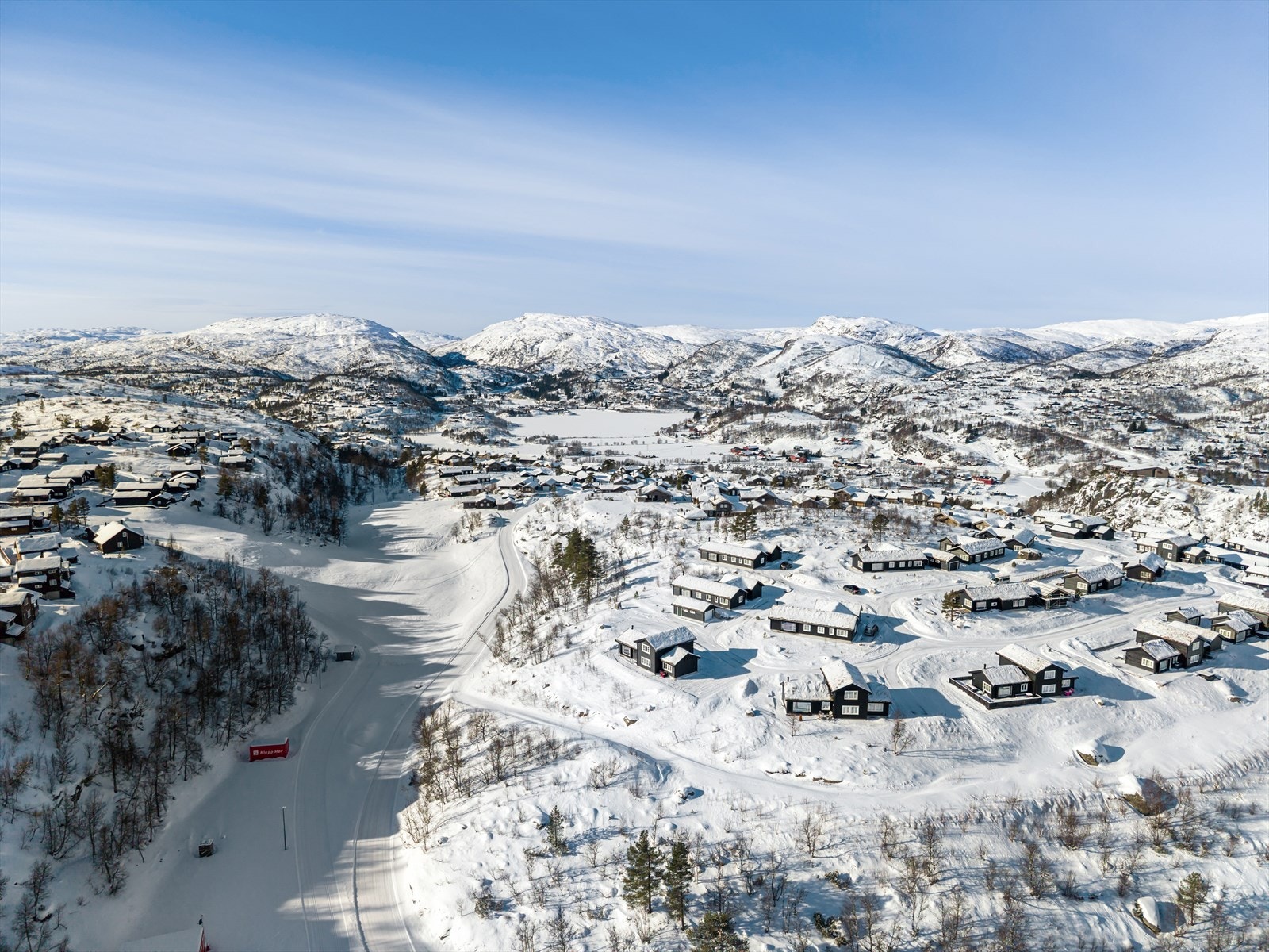 Tomten skiller seg ut, på pynten, og helt i enden av feltet | Galleribilde