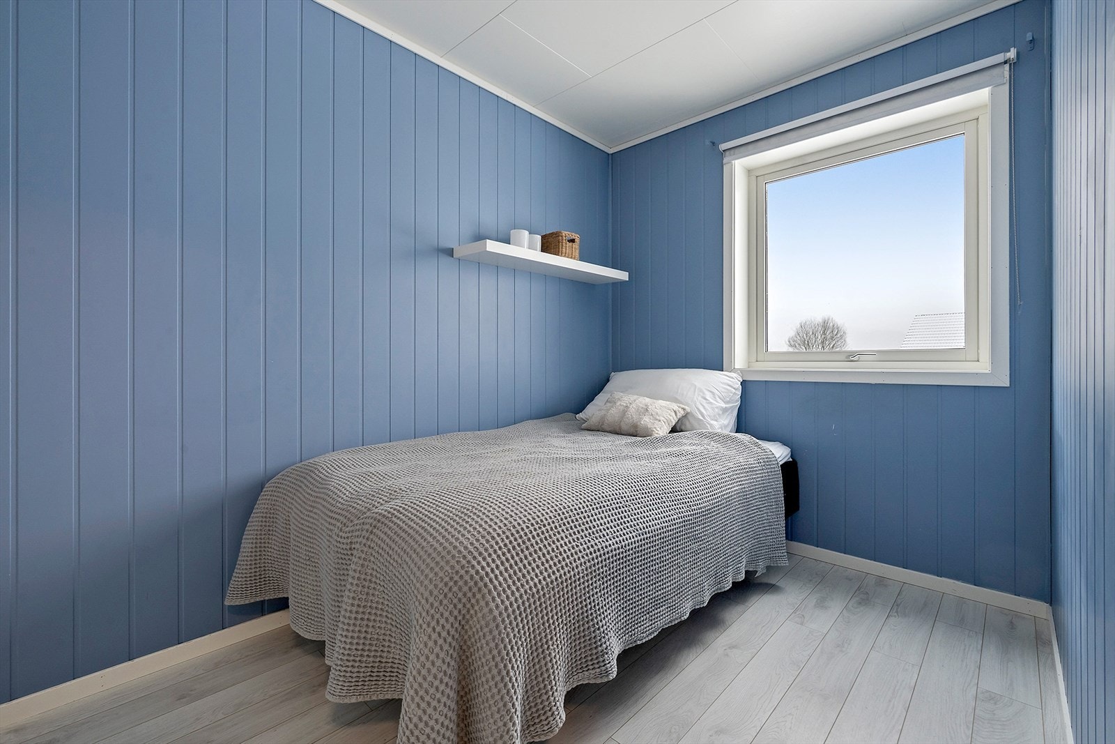 Alle soverom har romslige garderobeløsninger fra Langlo med innredning. Galleribilde