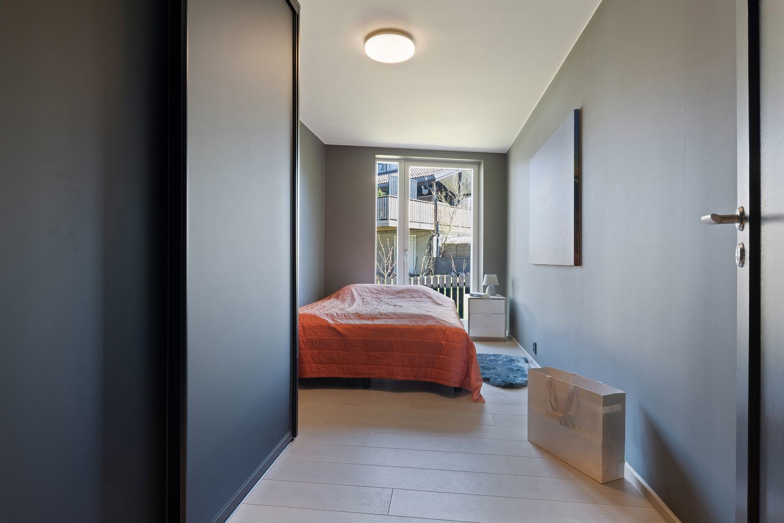 Stor skyvedørsgarderobe Galleribilde