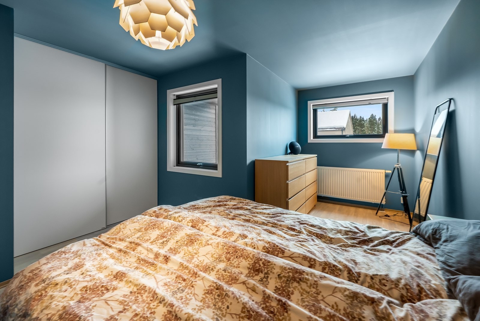 Alle soverommene har parkett på gulvet og oppvarming via radiatorer. Galleribilde