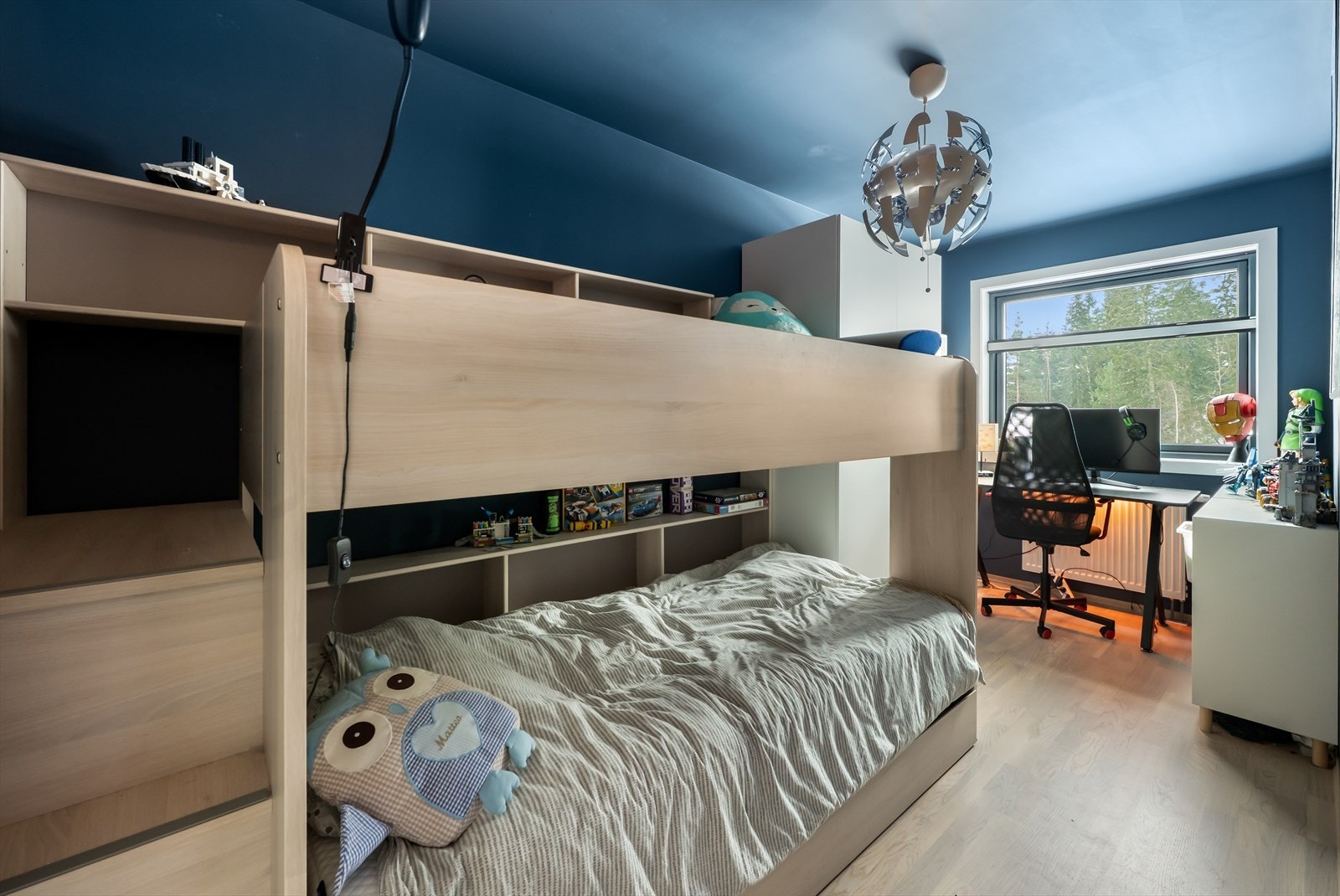 Det tredje soverommet er også av god størrelse, med fleksible møbleringsmuligheter. Galleribilde