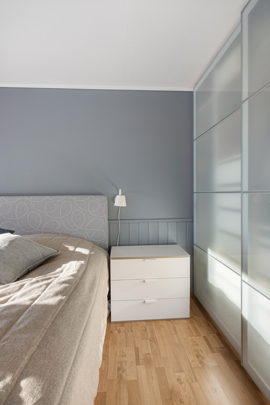 Her er det god plass til dobbeltseng og tilhørende møblement. Galleribilde