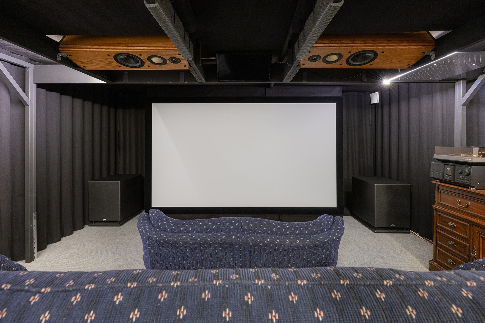 Innredet rom/kinorom. Galleribilde