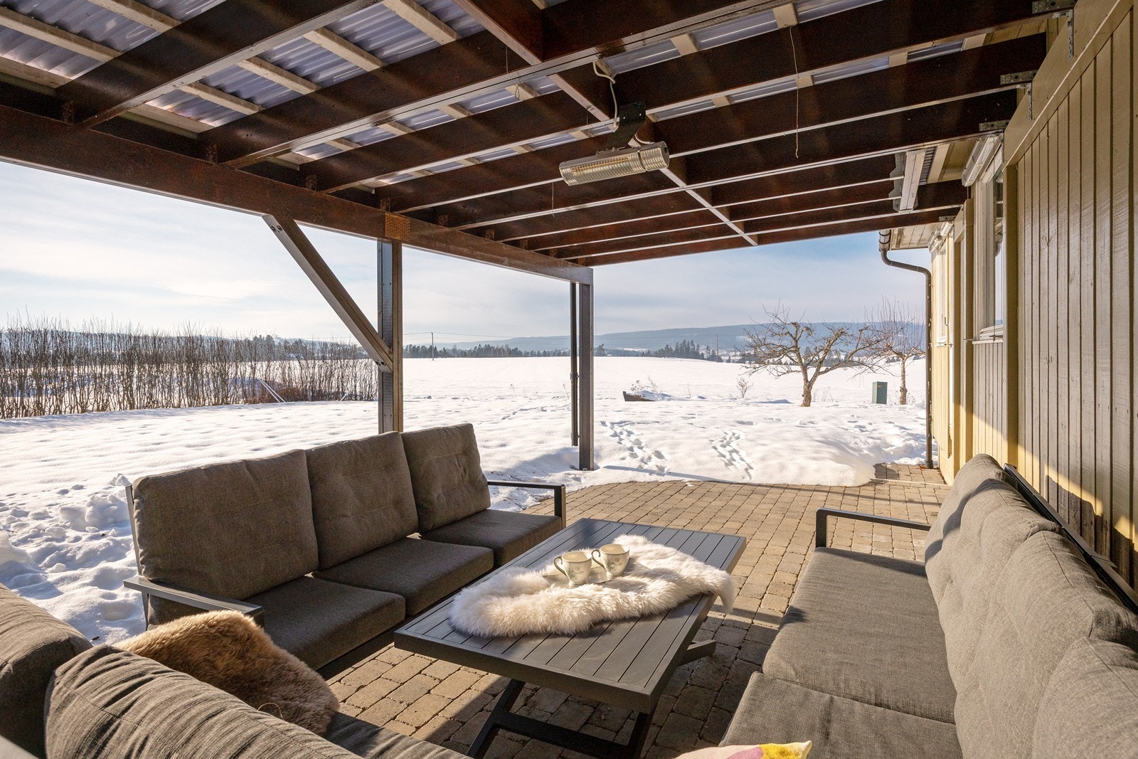 En innholdsrik, pen og velholdt enebolig med naturskjønn og barnevennlig beliggenhet. Galleribilde