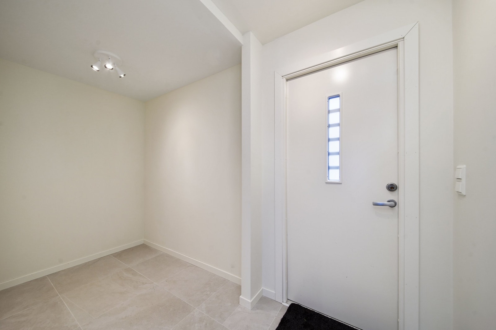 Entré med god plass til garderobeløsninger Galleribilde