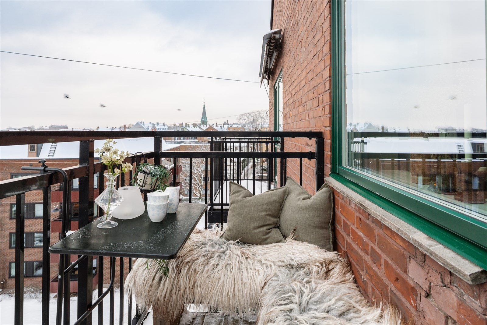 Balkongen er det perfekt sted for morgenkaffen eller en rolig stund i sola Galleribilde