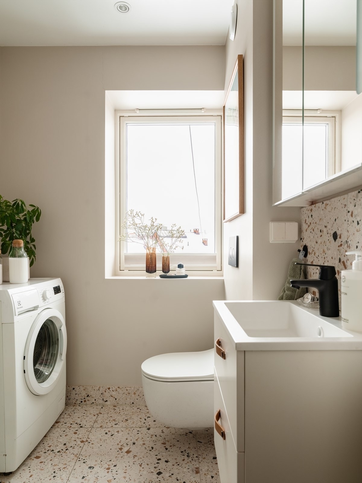 Det er opplegg for vaskemaskin på badet Galleribilde