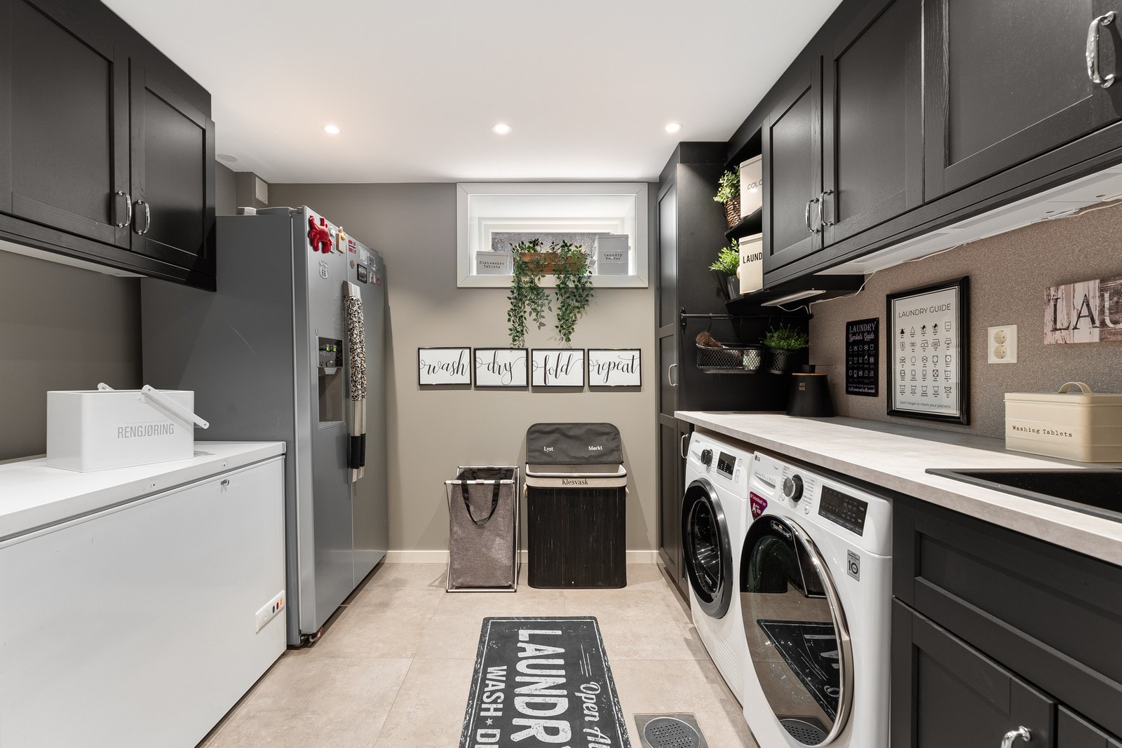 I underetasjen finner du et praktisk og velutstyrt vaskerom Galleribilde