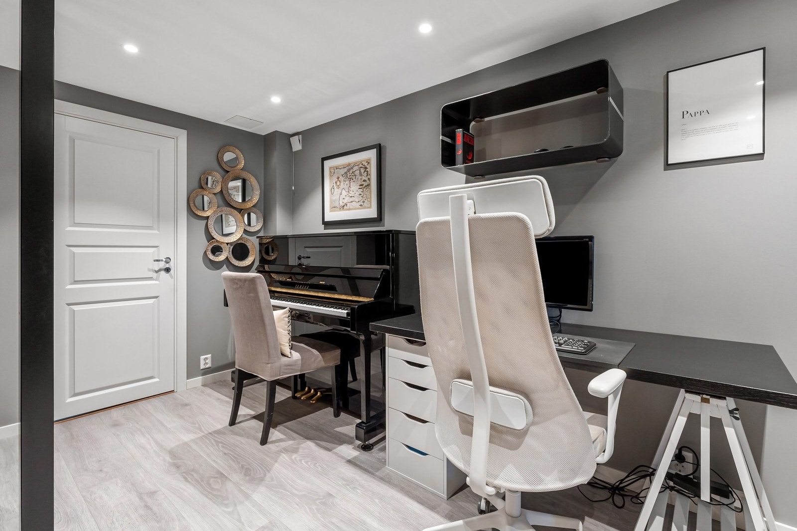 Etasjen kan by på egen utleiedel, nytt vaskerom, teknisk rom, bad og kjellerstue Galleribilde